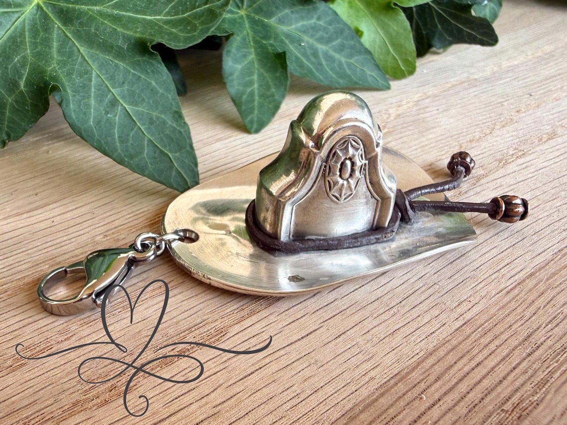 🔥⏰✨ Handcrafted Vintage Cowboy Hat Pendant